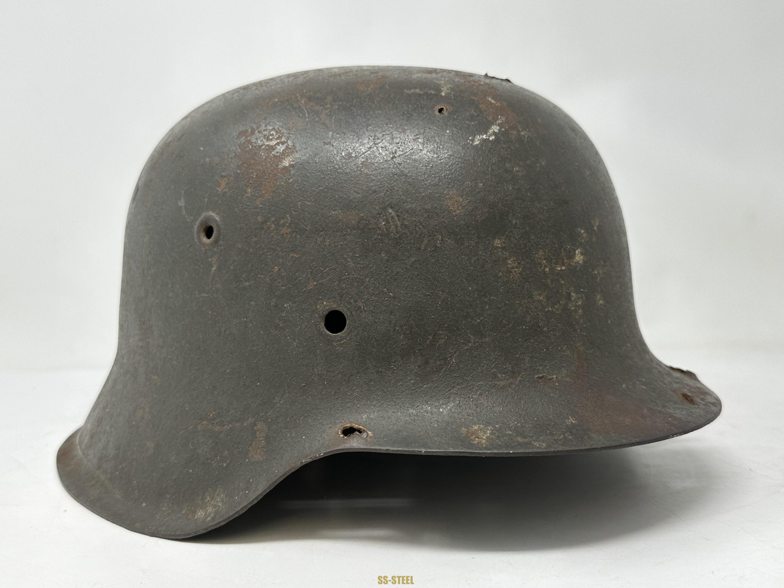 M42 SD Heer KIA Battle Damaged Helmet - Image 5