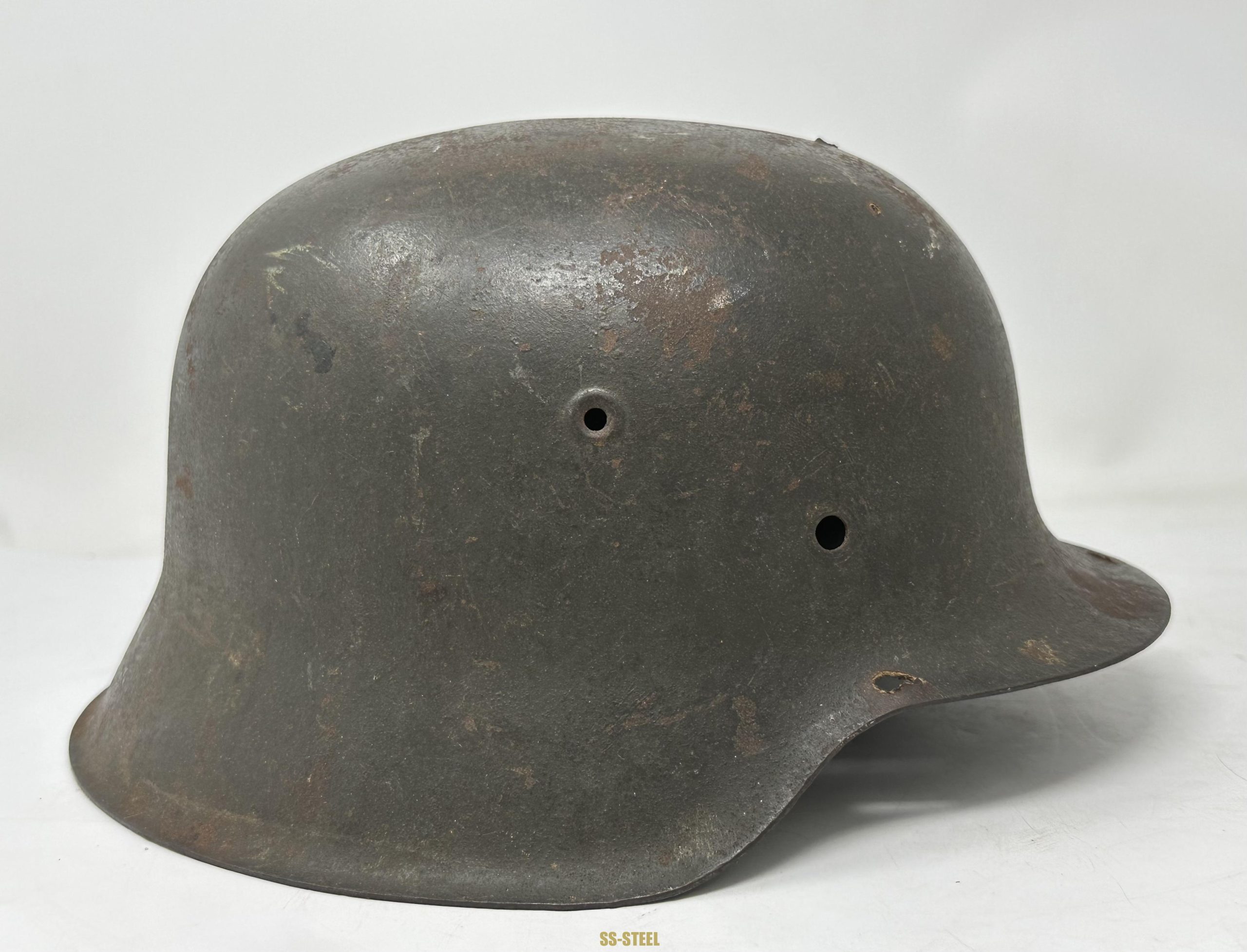 M42 SD Heer KIA Battle Damaged Helmet - Image 6
