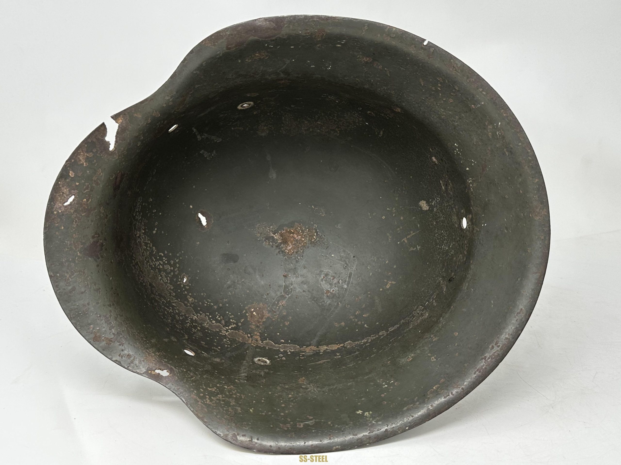 M42 SD Heer KIA Battle Damaged Helmet - Image 10