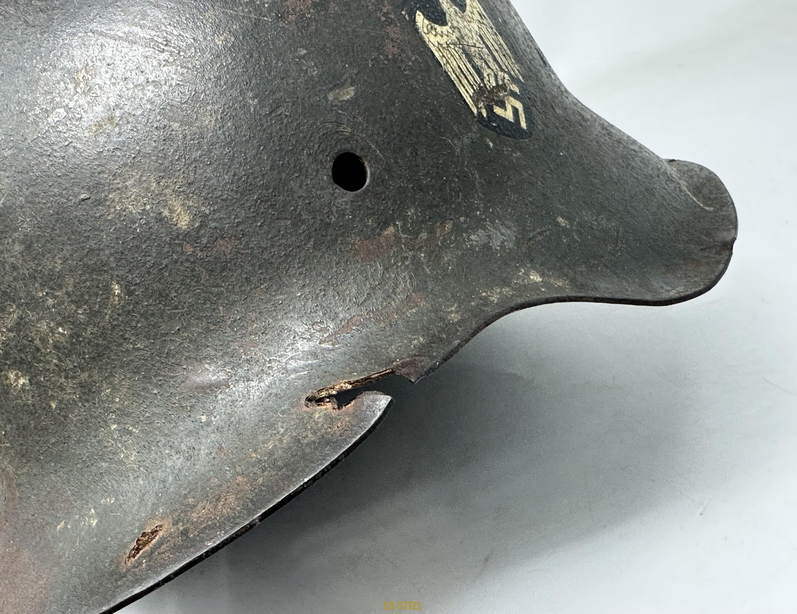 M42 SD Heer KIA Battle Damaged Helmet - Image 14