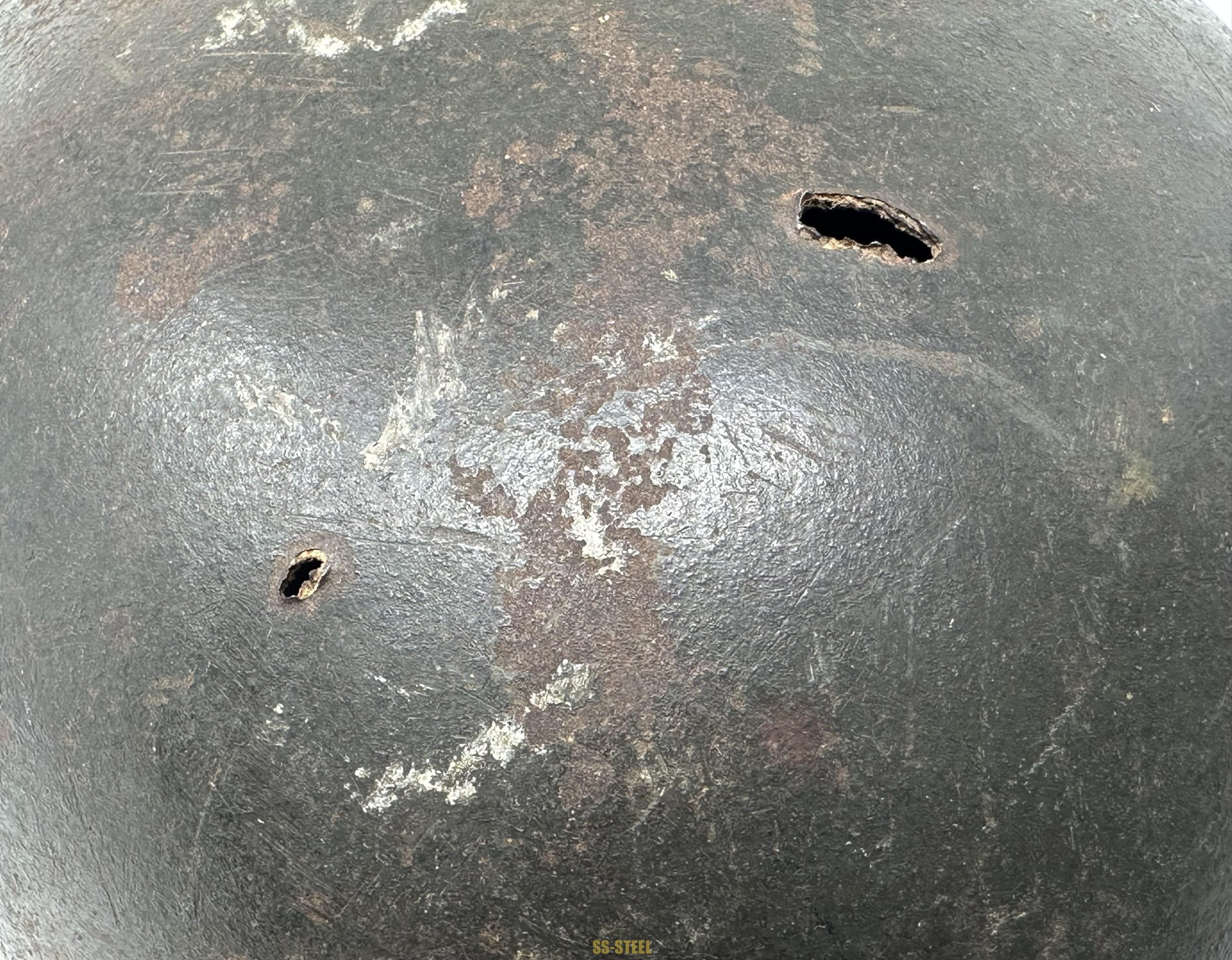 M42 SD Heer KIA Battle Damaged Helmet - Image 16