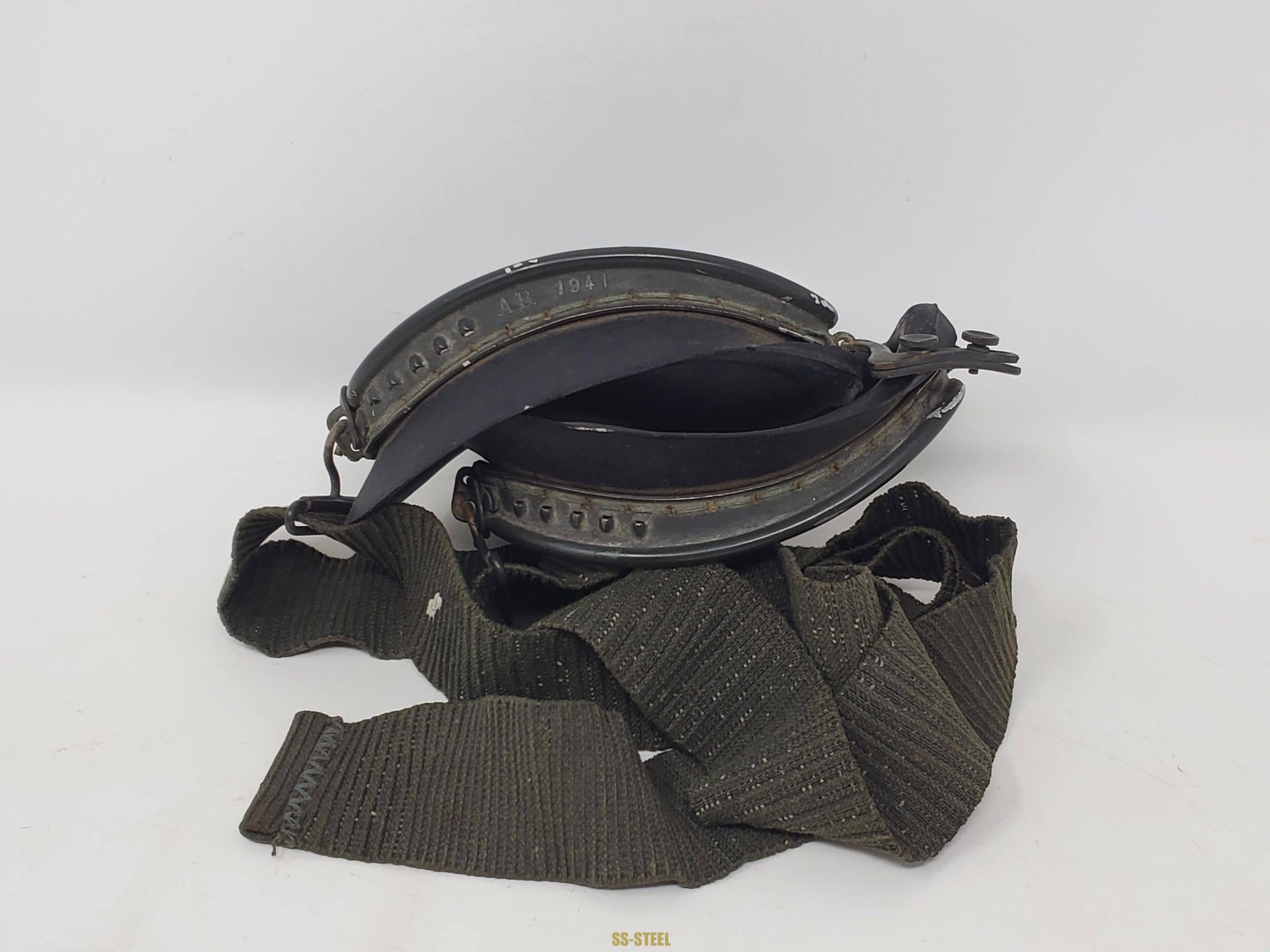 Sharp Luftwaffe Pilot's Helmet and Goggles Set - Image 2