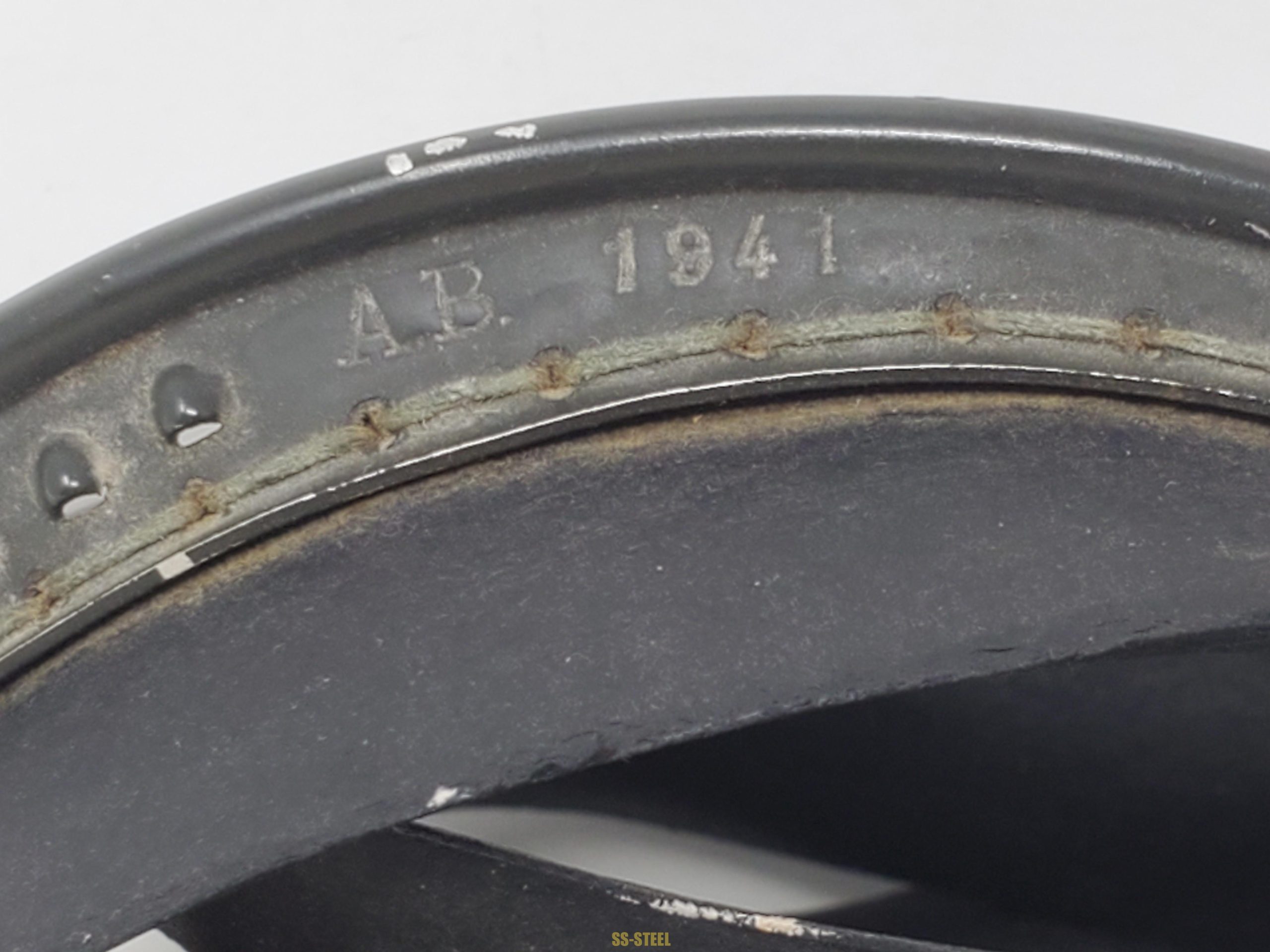 Sharp Luftwaffe Pilot's Helmet and Goggles Set - Image 3