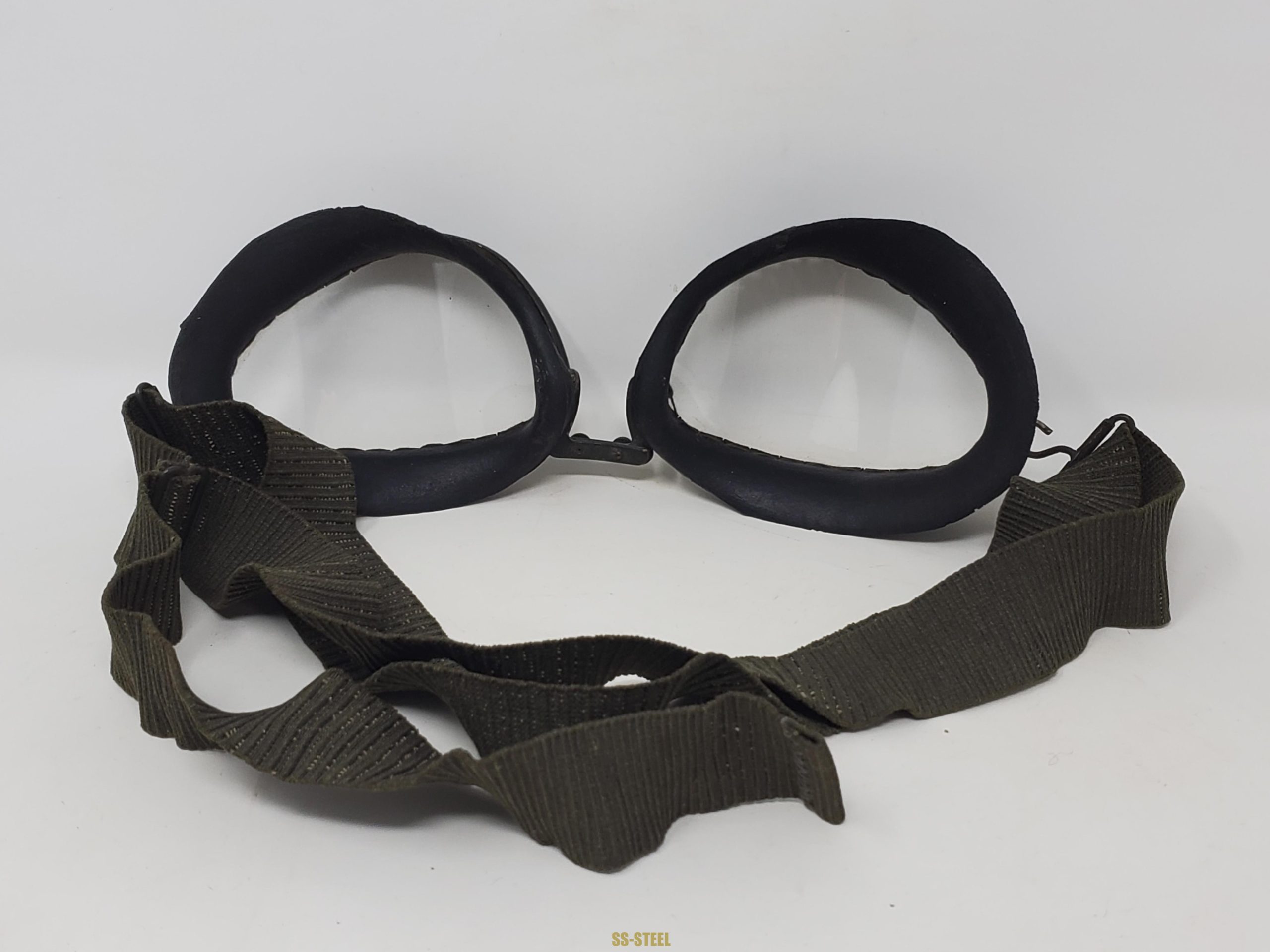 Sharp Luftwaffe Pilot's Helmet and Goggles Set - Image 5