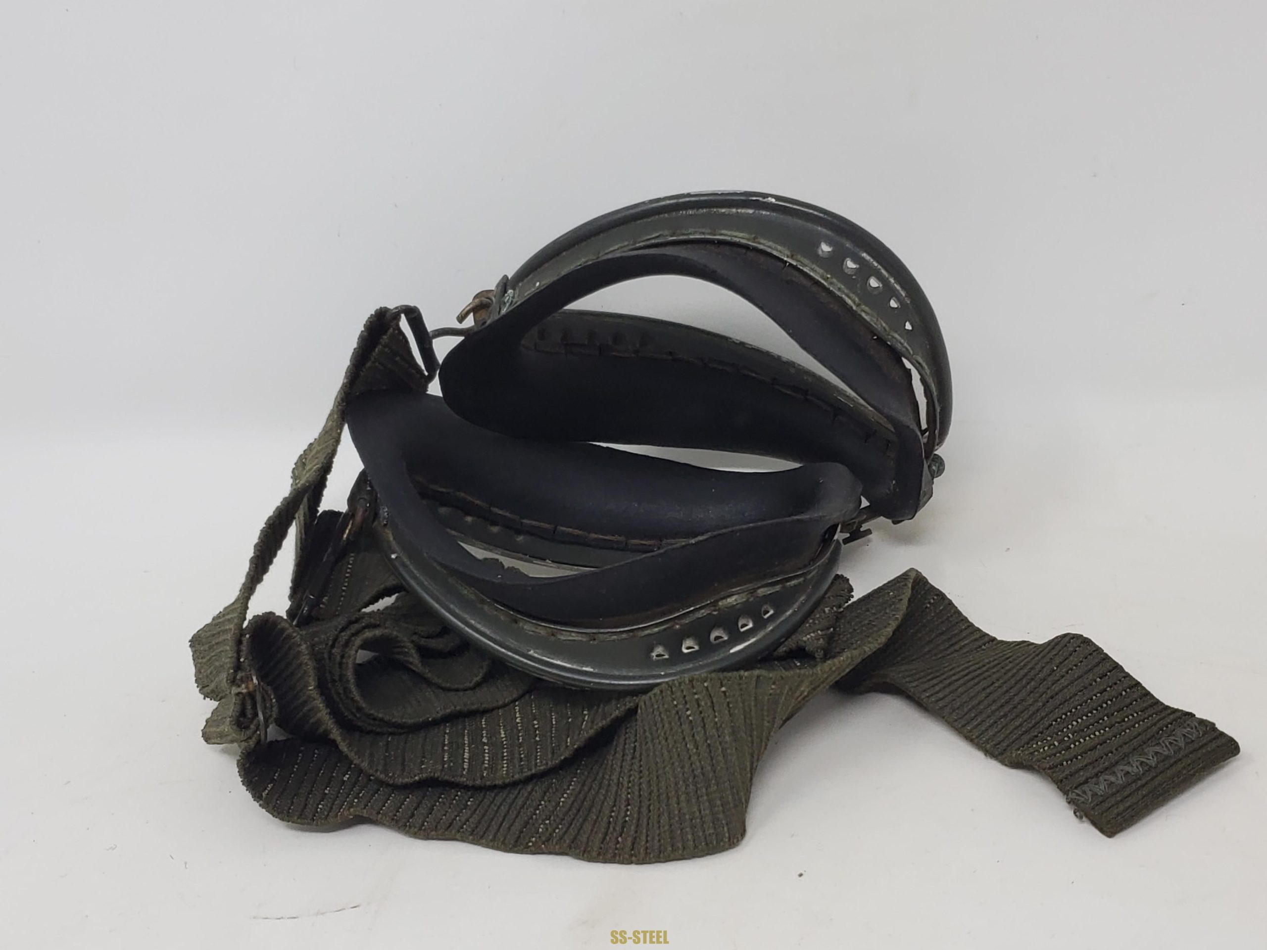 Sharp Luftwaffe Pilot's Helmet and Goggles Set - Image 12