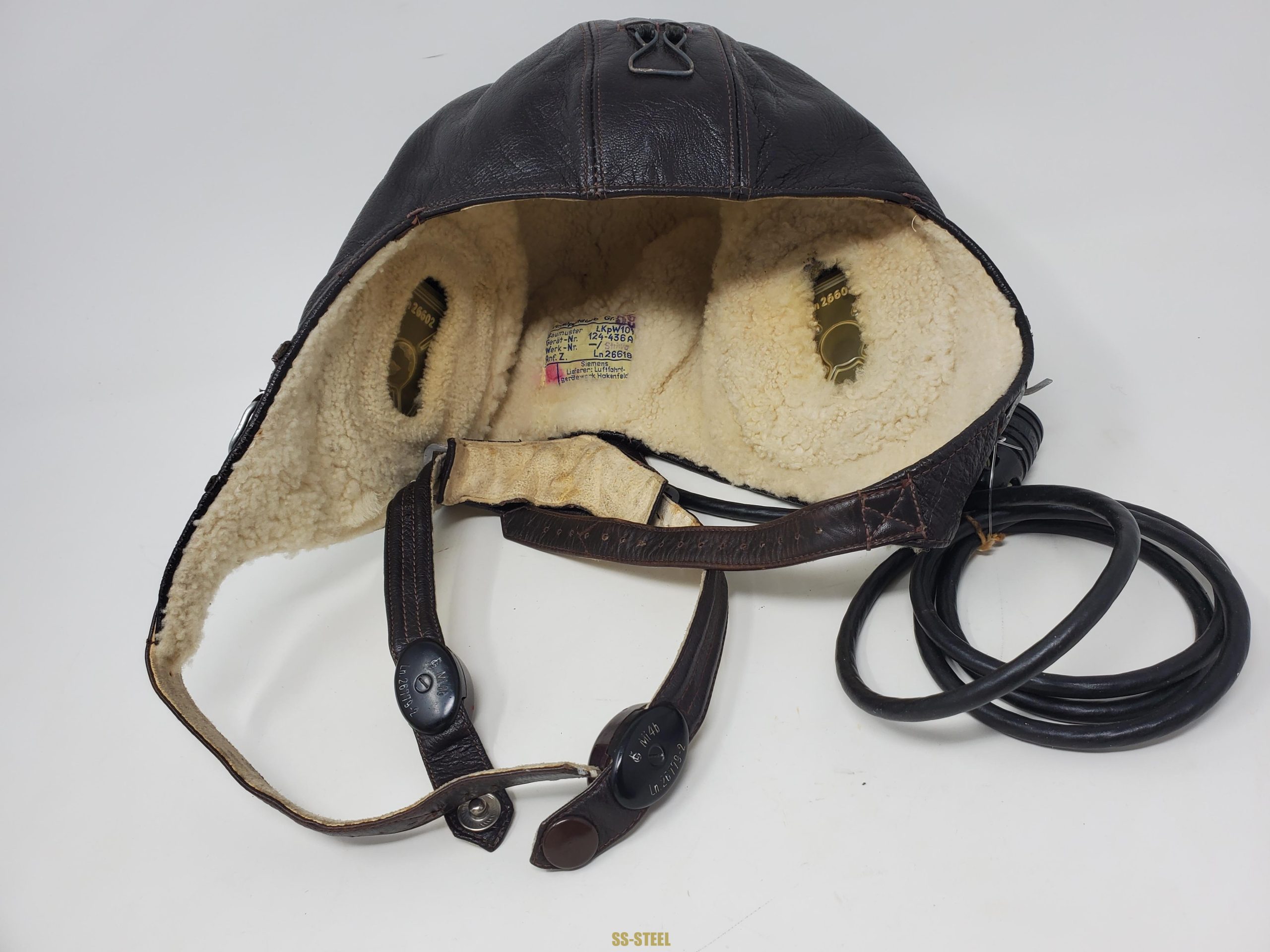 Sharp Luftwaffe Pilot's Helmet and Goggles Set - Image 6