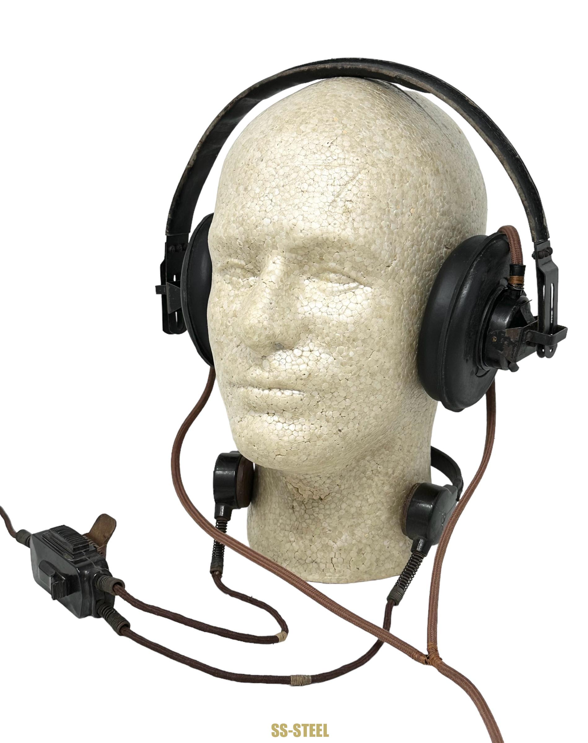 (d.d.)Panzer Headset and Throat Microphone