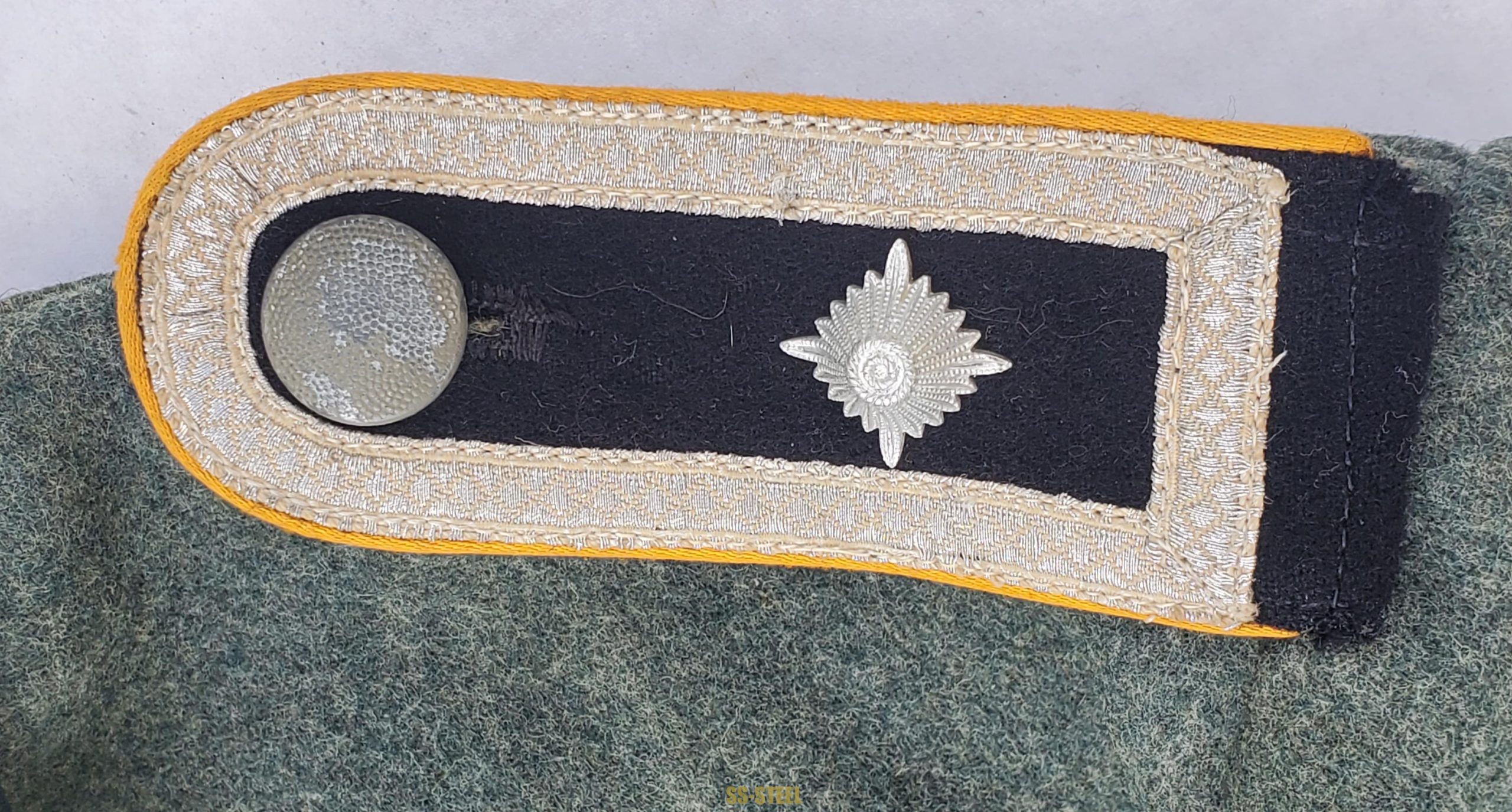 Fine Waffen-SS Tunic, Oberscharführer of Reconnaissance - Image 8