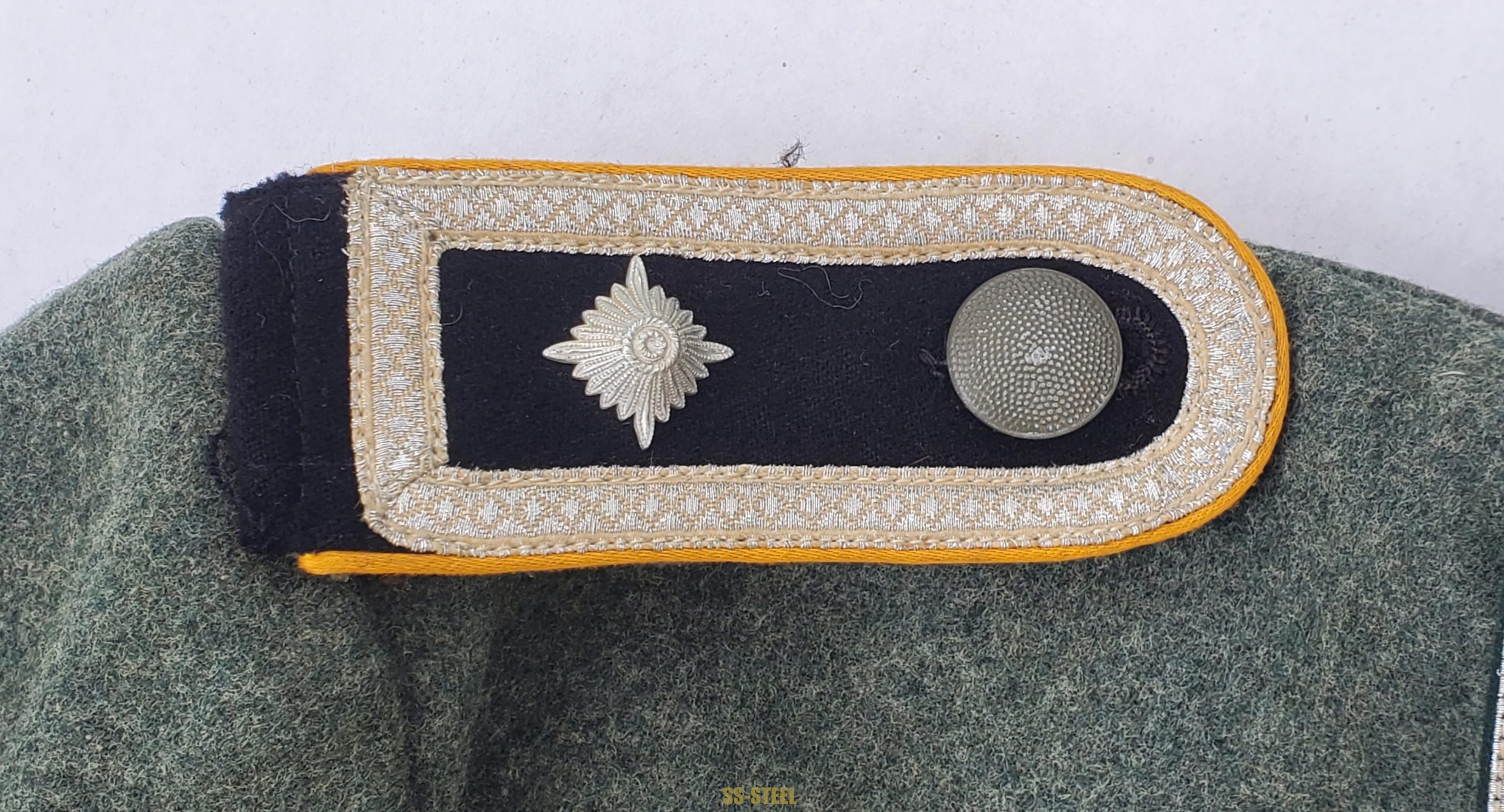 Fine Waffen-SS Tunic, Oberscharführer of Reconnaissance - Image 4