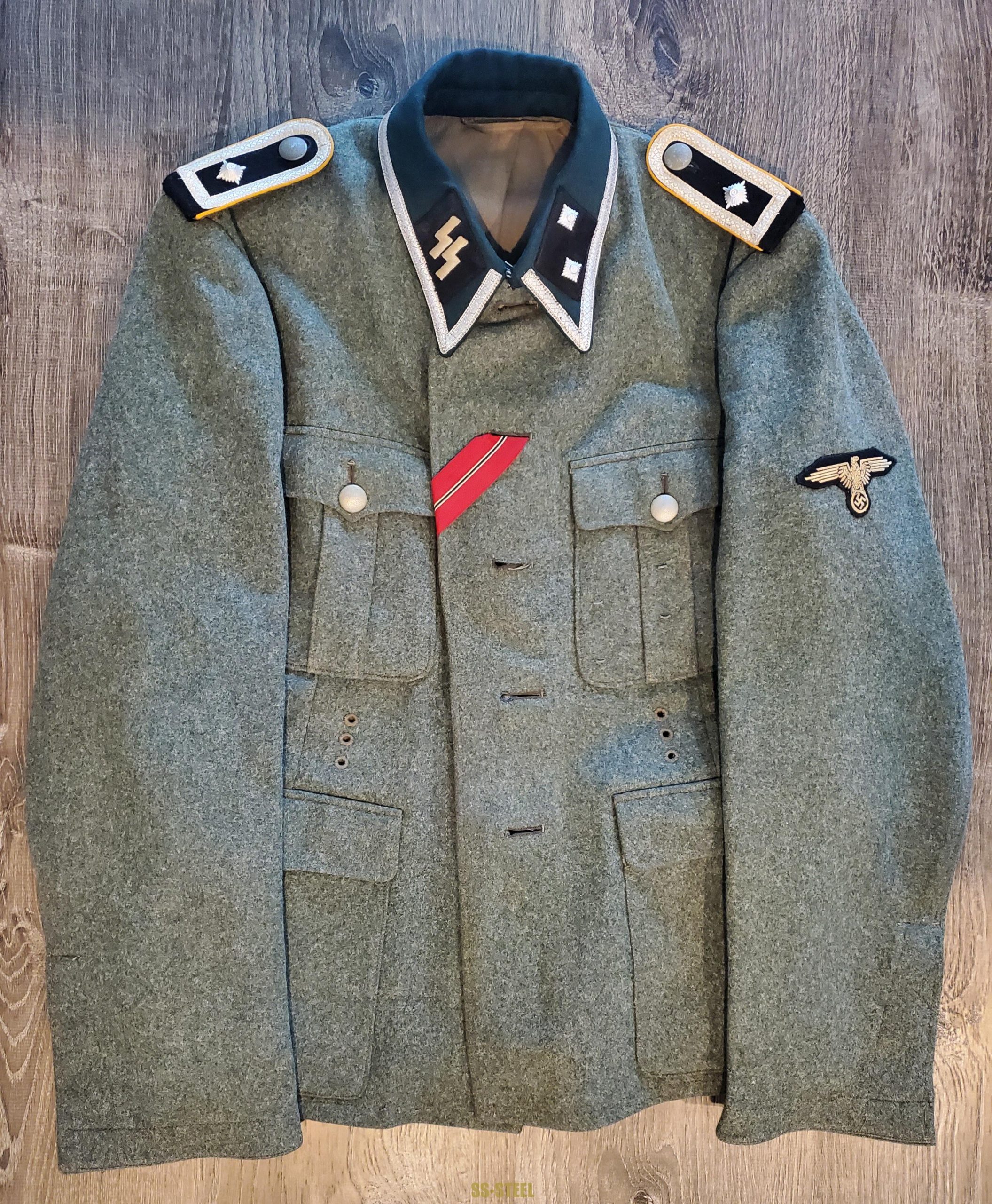 Fine Waffen-SS Tunic, Oberscharführer of Reconnaissance