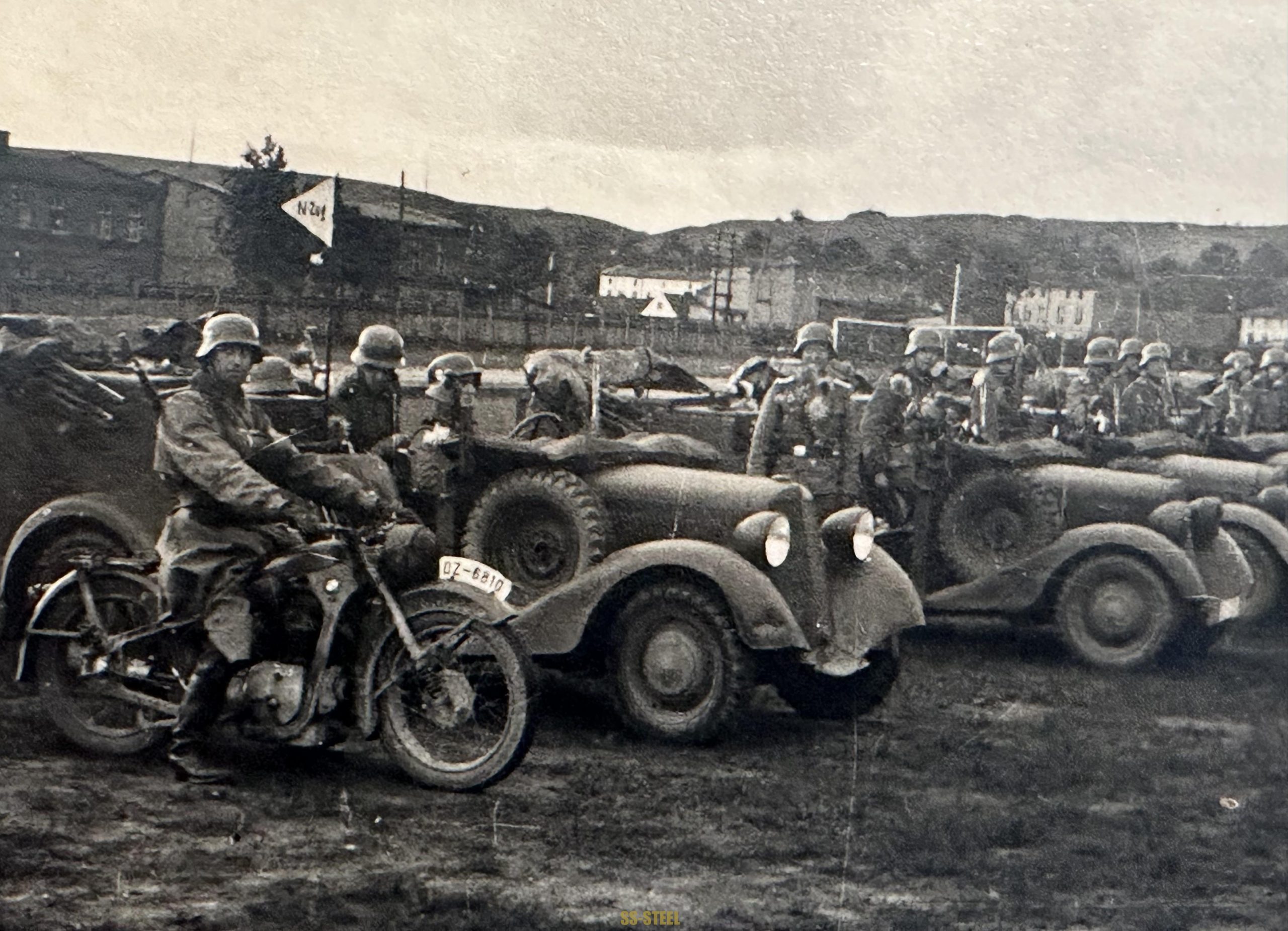 SS Totenkopf Photo Album - Image 4