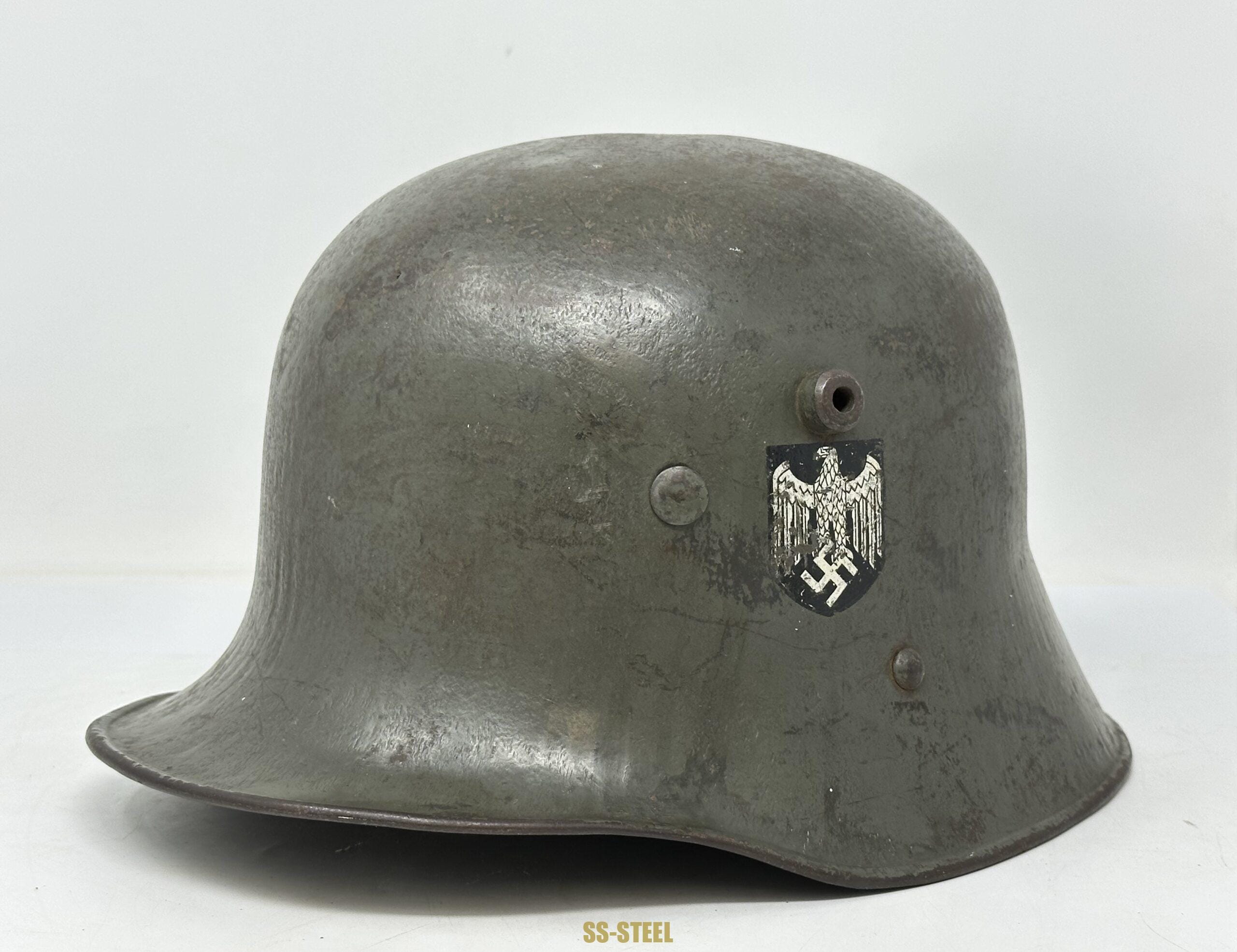 Earlier Transitional Double Decal Heer Helmet - Image 3