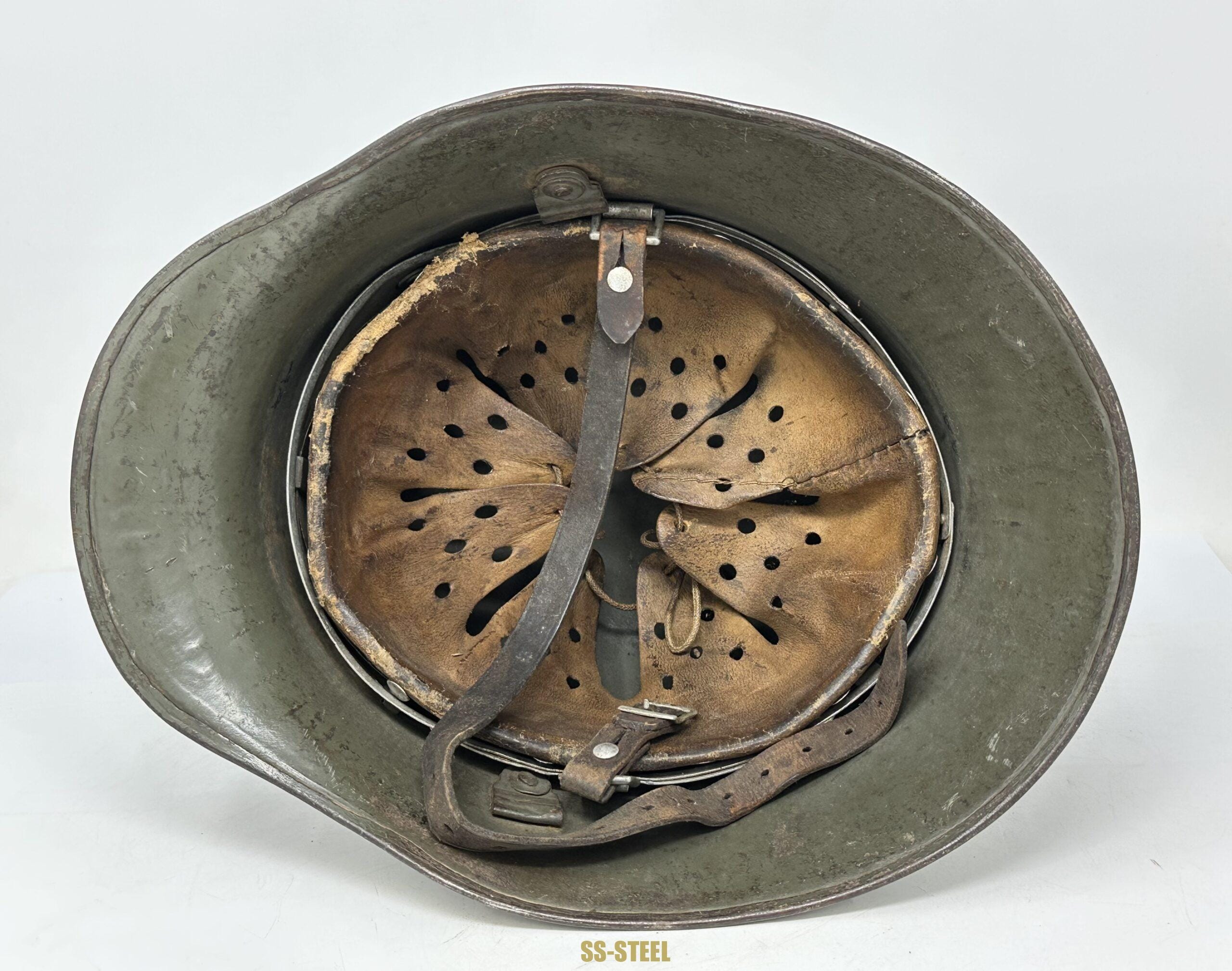 Earlier Transitional Double Decal Heer Helmet - Image 10