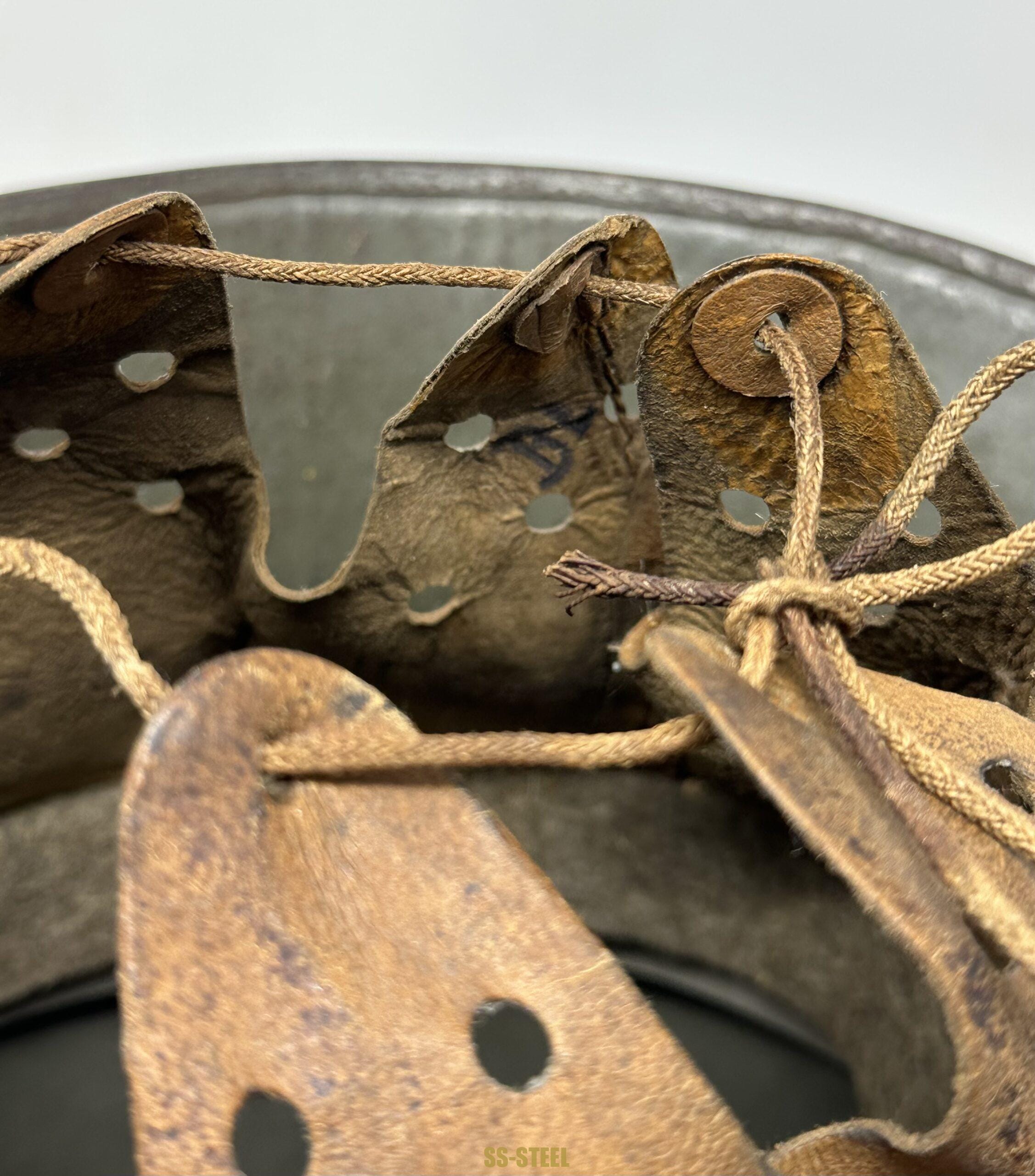 Earlier Transitional Double Decal Heer Helmet - Image 14