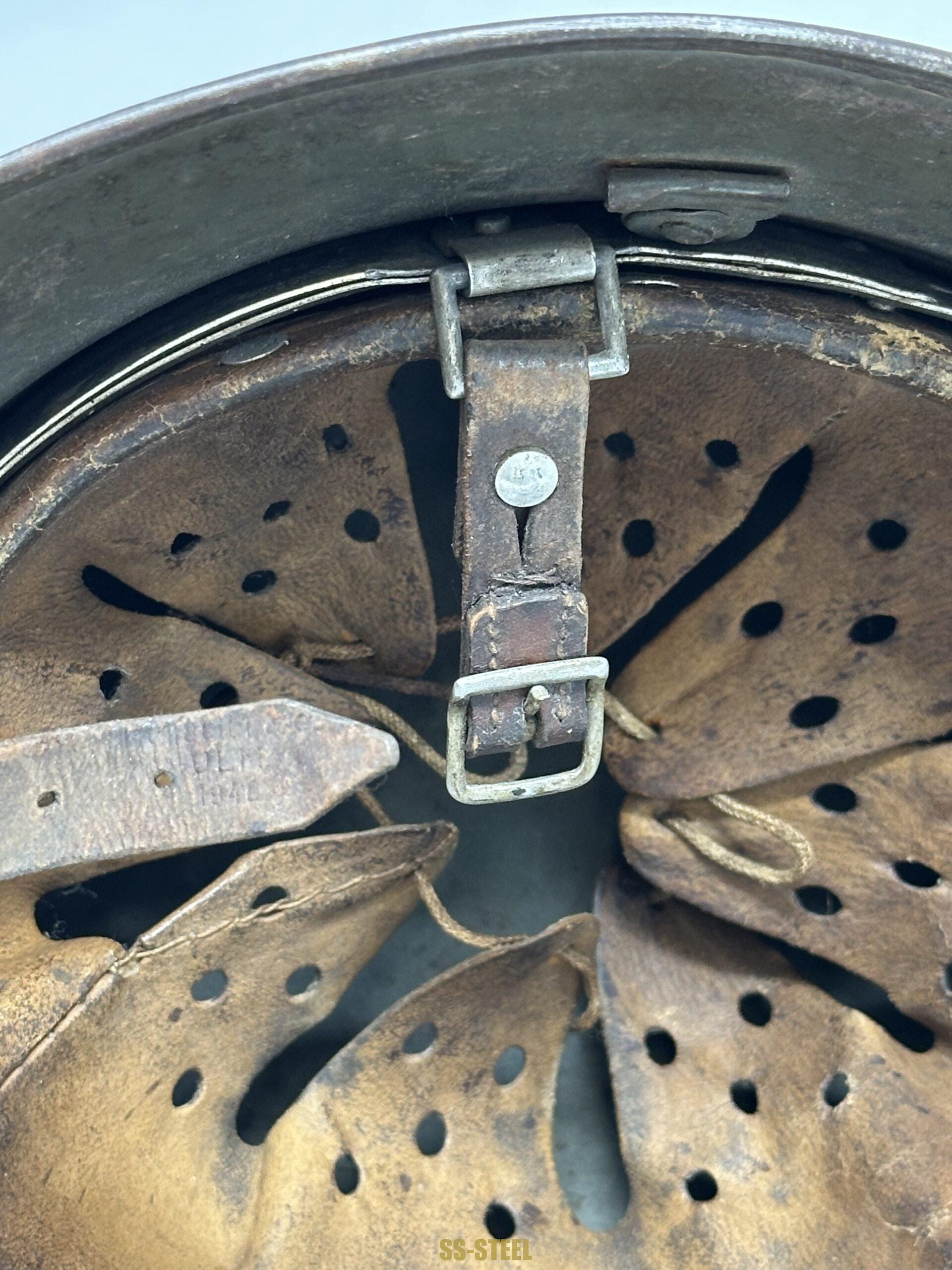 Earlier Transitional Double Decal Heer Helmet - Image 15