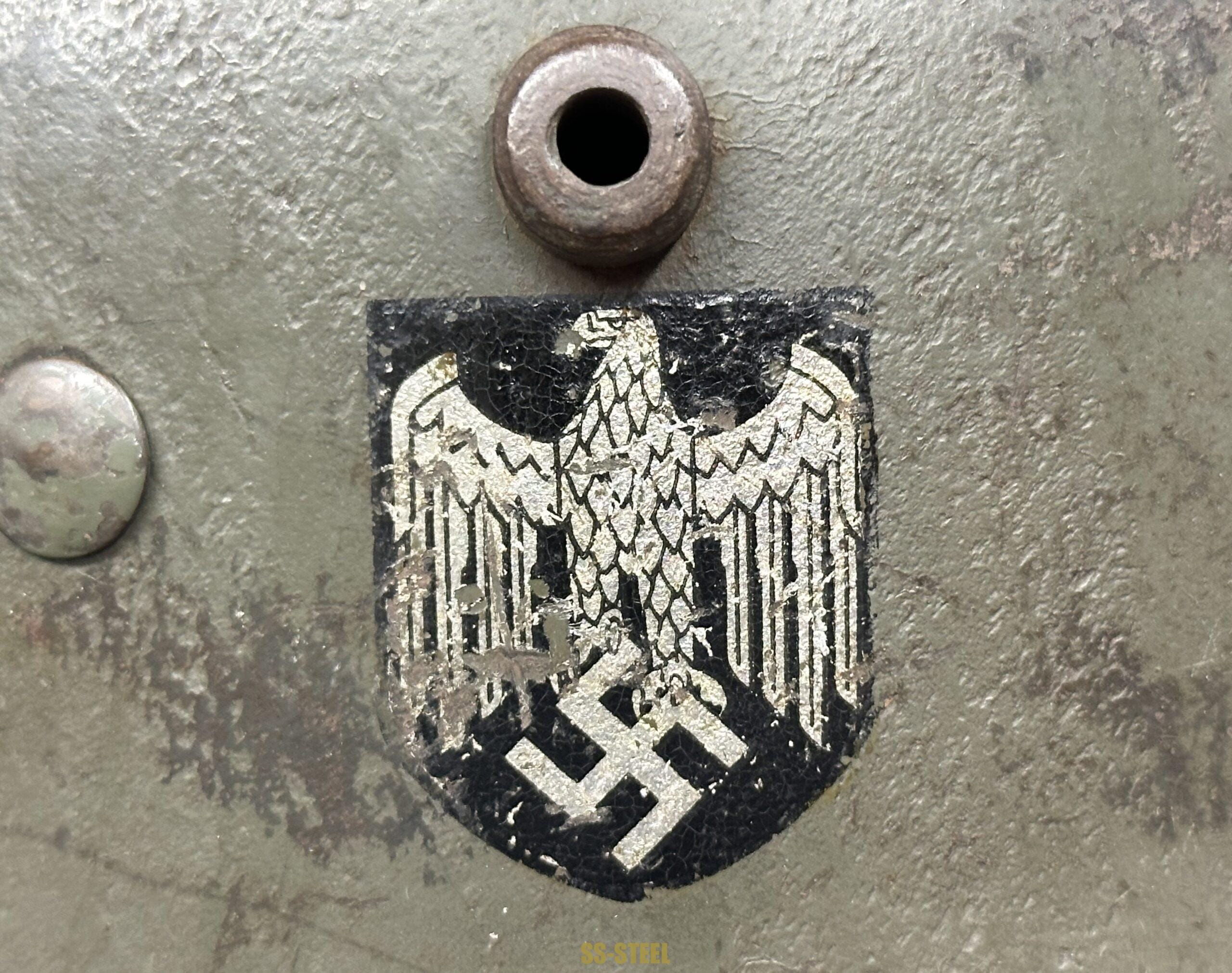 Earlier Transitional Double Decal Heer Helmet - Image 17