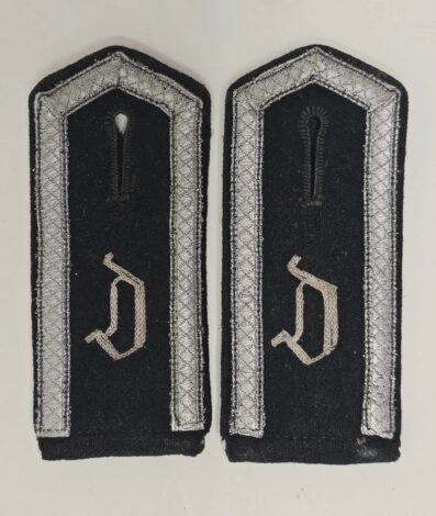 Fine, Rare Set of SS-VT ,,Deutschland" Shoulderstraps, Chain-stitch 'D'