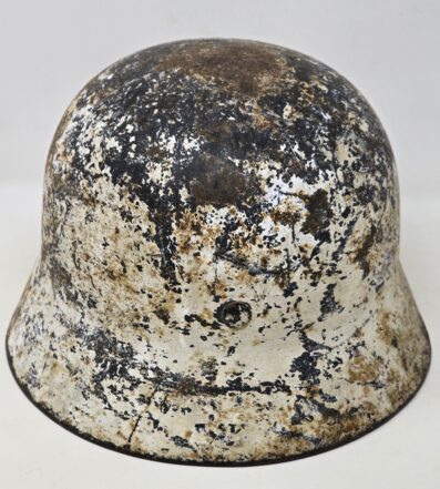 Heavily Service Used Winter Camo Heer Helmet, SE64 - Image 2
