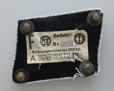 Mint SS-Brigadeführer Tabs, Screw-back - Image 5