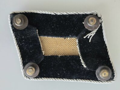 Mint SS-Brigadeführer Tabs, Screw-back - Image 4