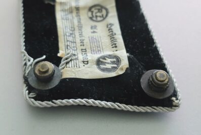 Mint SS-Brigadeführer Tabs, Screw-back - Image 2