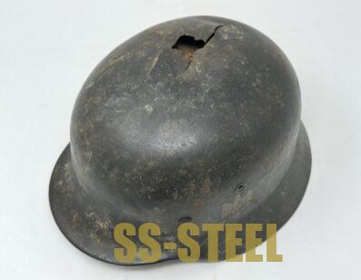 Outstanding Heer M40 KIA Camo Helmet, Bayonet and Badge Grouping - Image 4