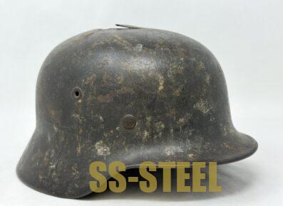 Outstanding Heer M40 KIA Camo Helmet, Bayonet and Badge Grouping - Image 5