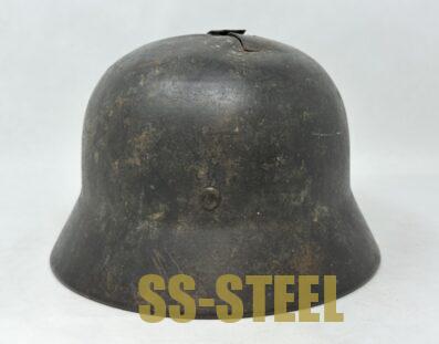 Outstanding Heer M40 KIA Camo Helmet, Bayonet and Badge Grouping - Image 10