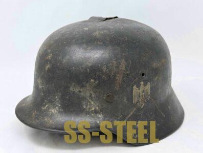 Outstanding Heer M40 KIA Camo Helmet, Bayonet and Badge Grouping - Image 20