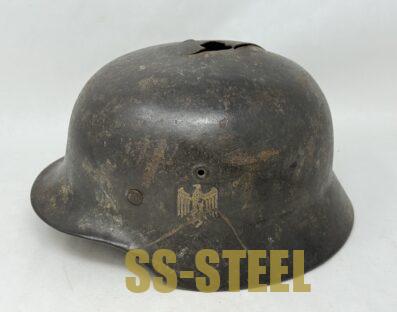 Outstanding Heer M40 KIA Camo Helmet, Bayonet and Badge Grouping - Image 21