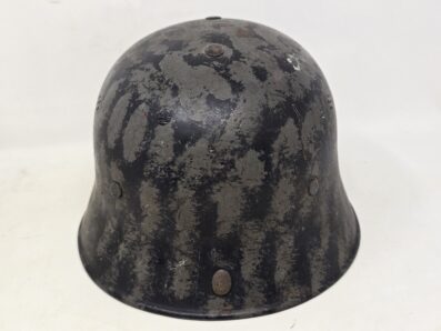 "Volksturmer Kriegsende" (war's end) Camouflage Helmet - Image 4