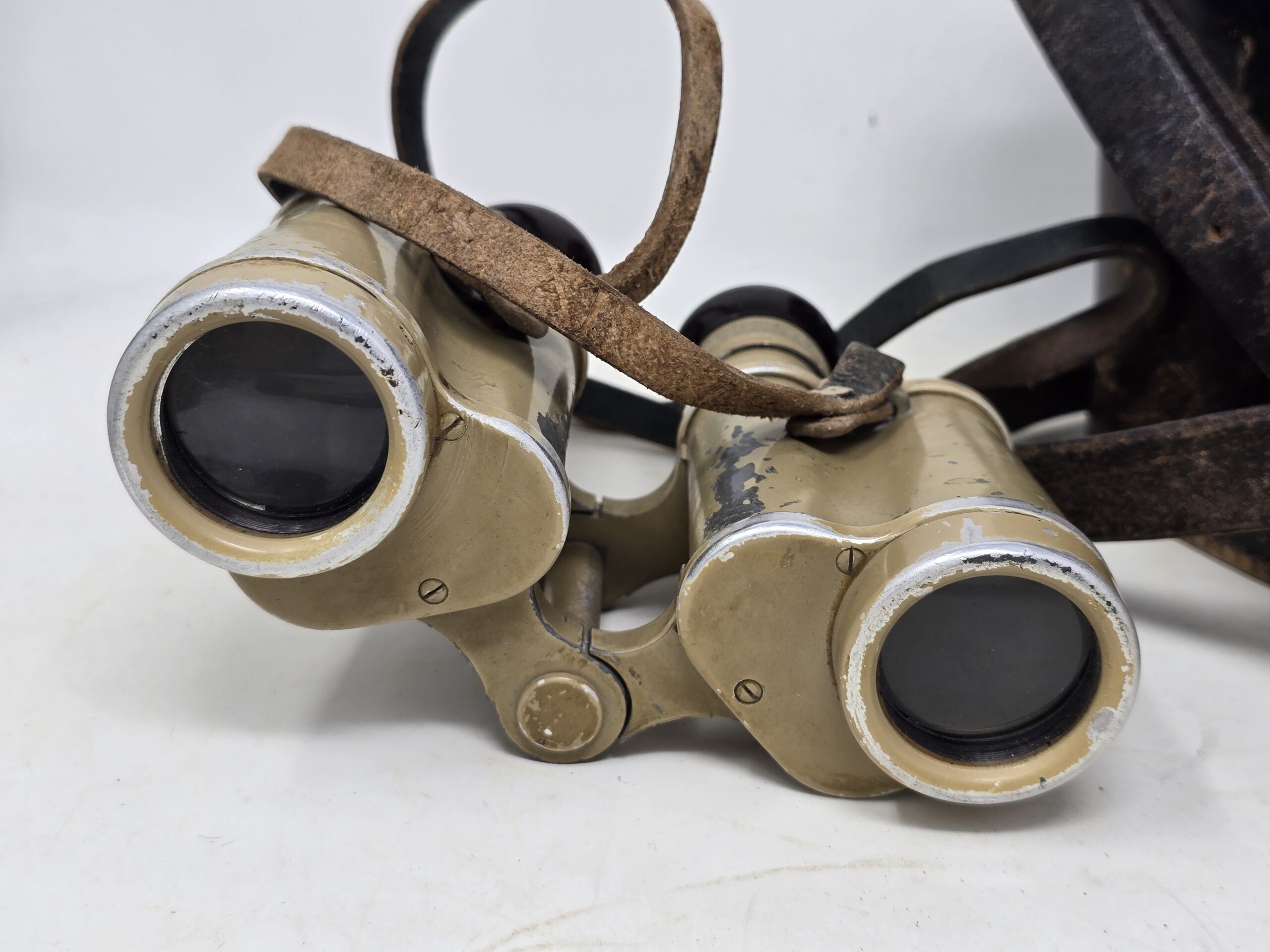German WWII Tropical Tan Camouflage Binoculars, Vet Bringback - Image 2