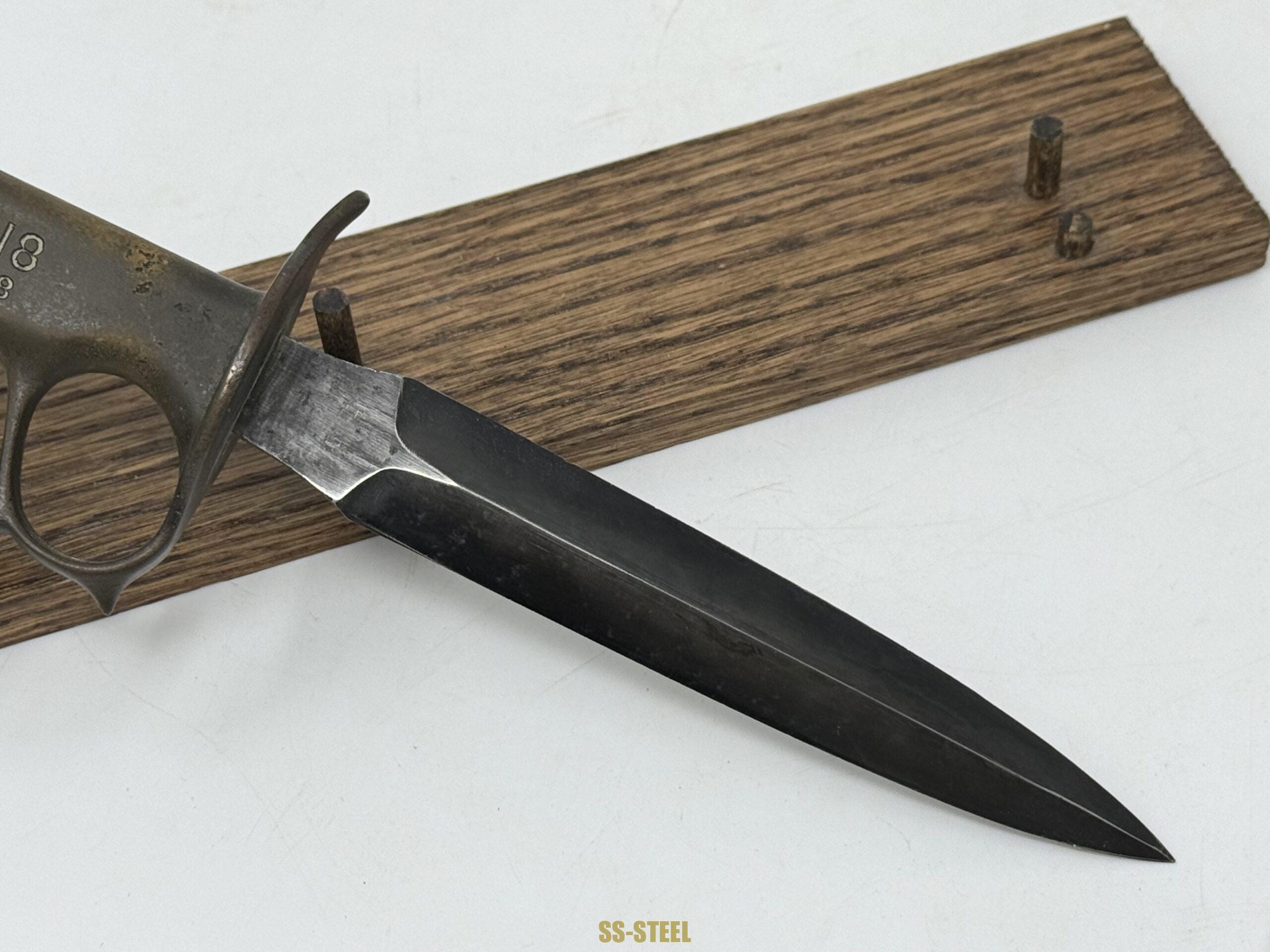 US 1918 LF&C Trench Knuckle Knife - Image 12