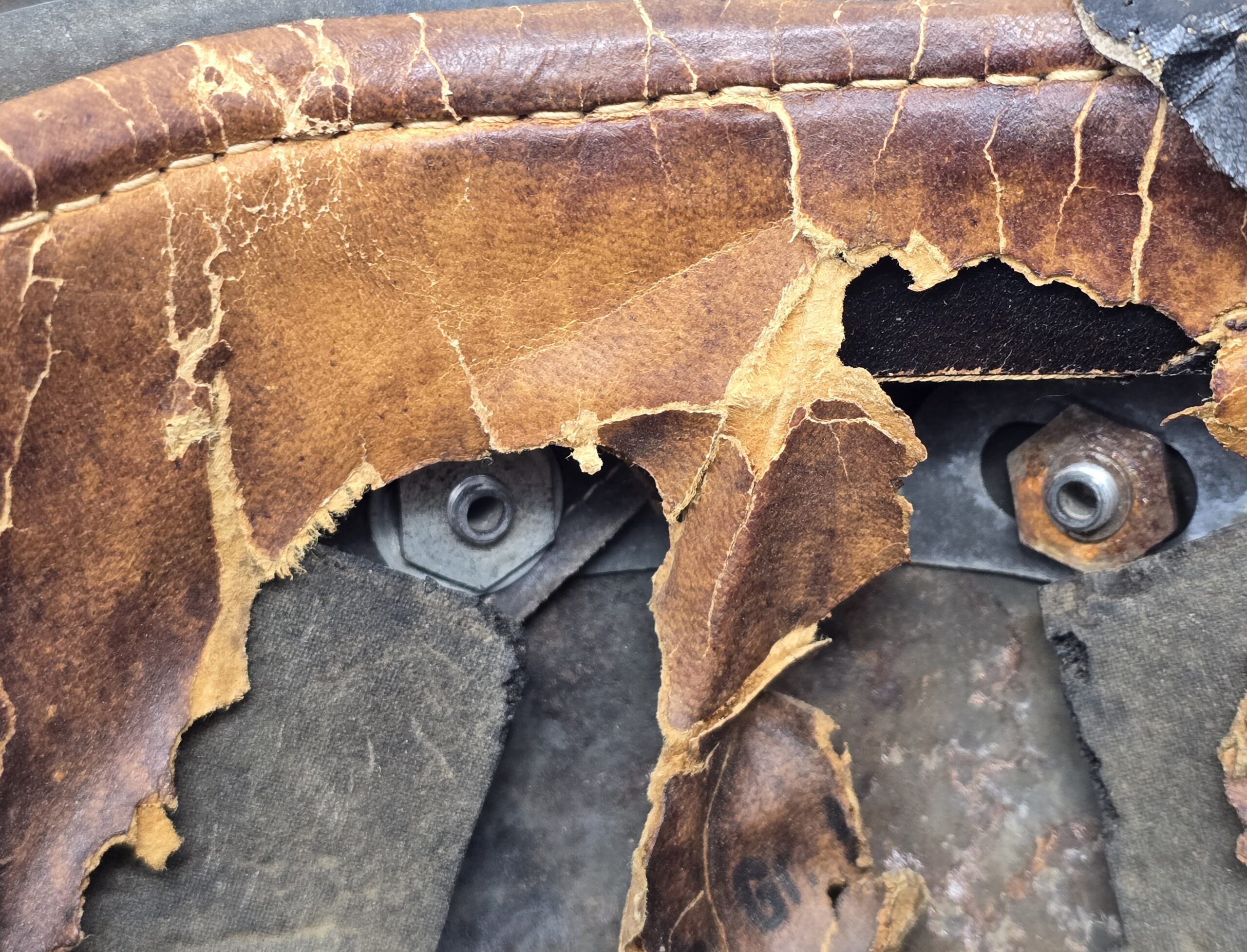 Late War M38 FJ Helmet, K.I.A. Souvenir - Image 7