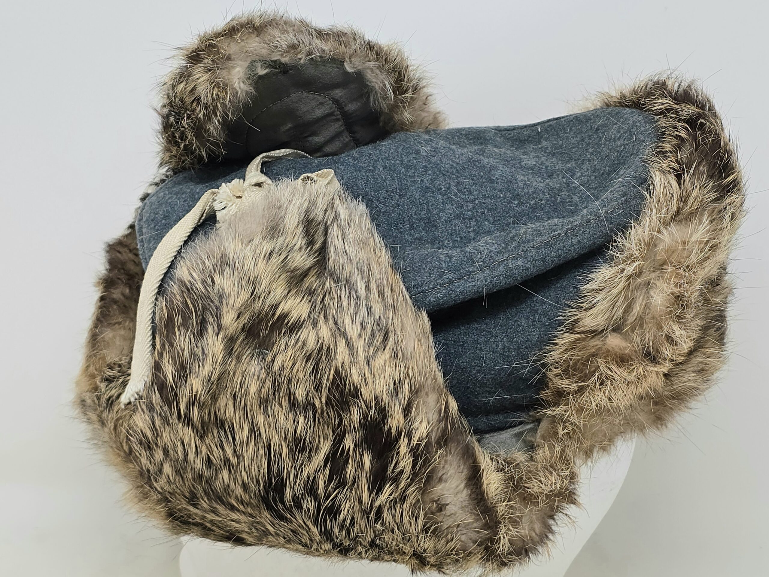 Minty Polizei Winter Fur Cap - Image 3
