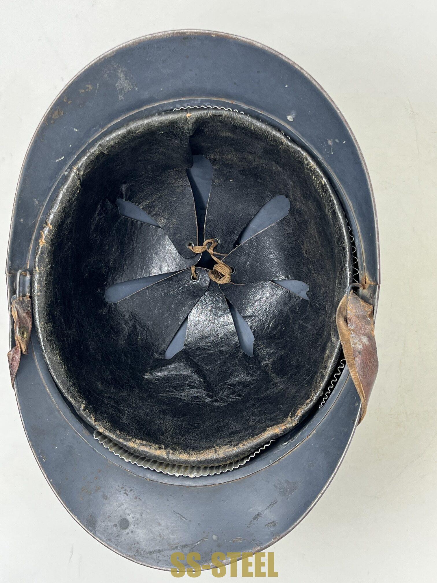 French 1915 Adrian Helmet for Infantry - Image 3