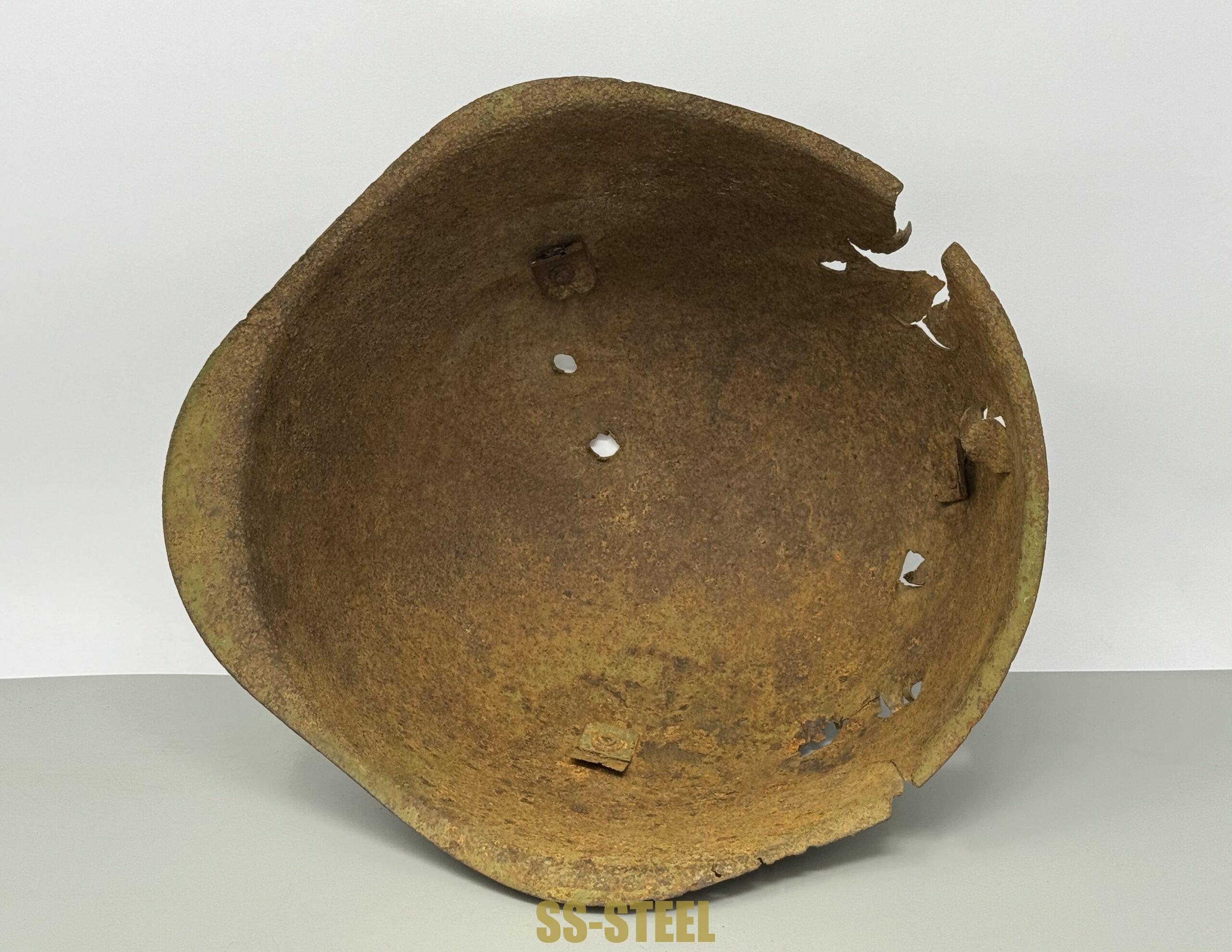 SSH-39 Helmet and RUSSIAN Capture German Heer Buckle--Battle Damaged - Image 12