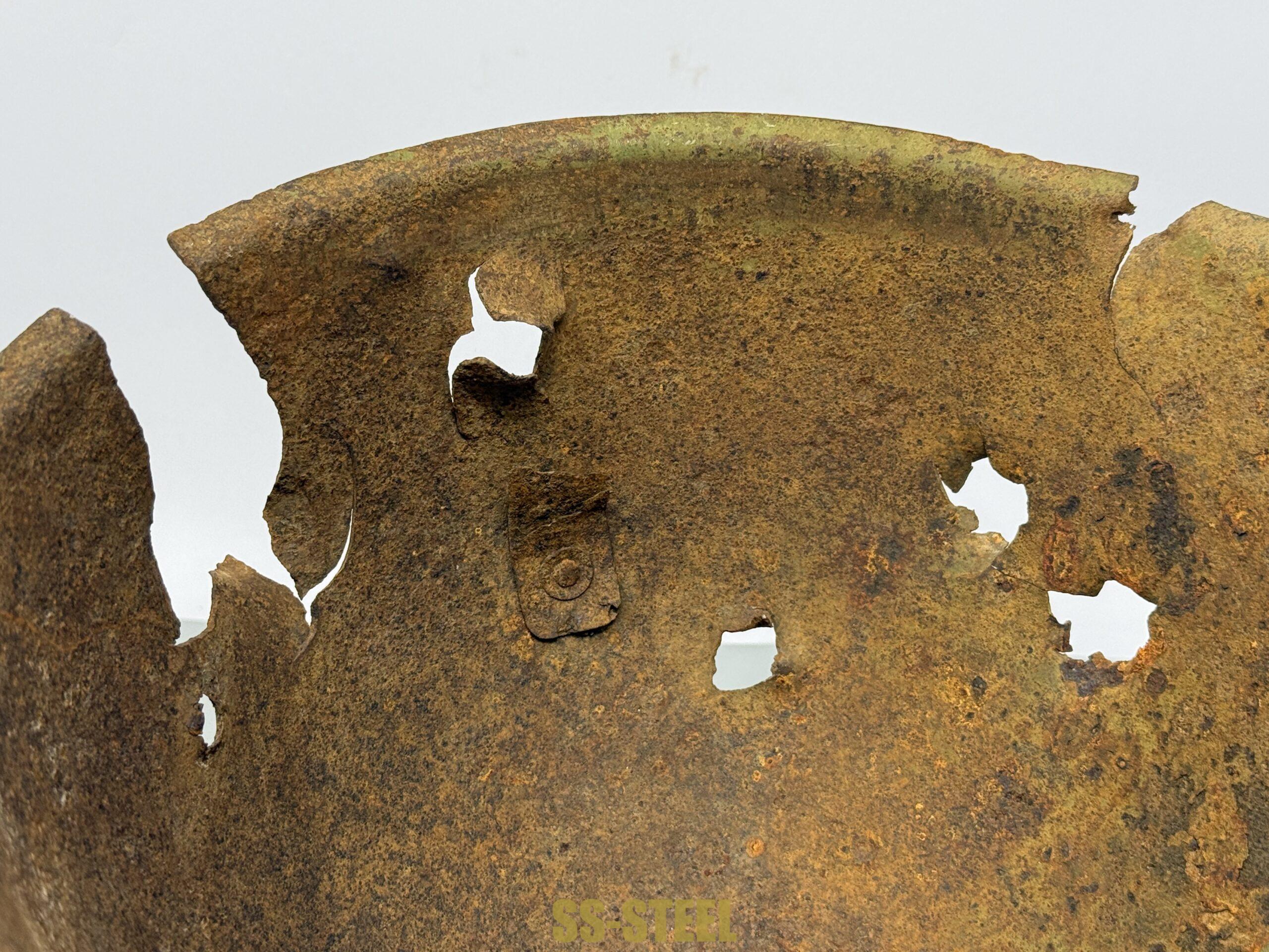 SSH-39 Helmet and RUSSIAN Capture German Heer Buckle--Battle Damaged - Image 13