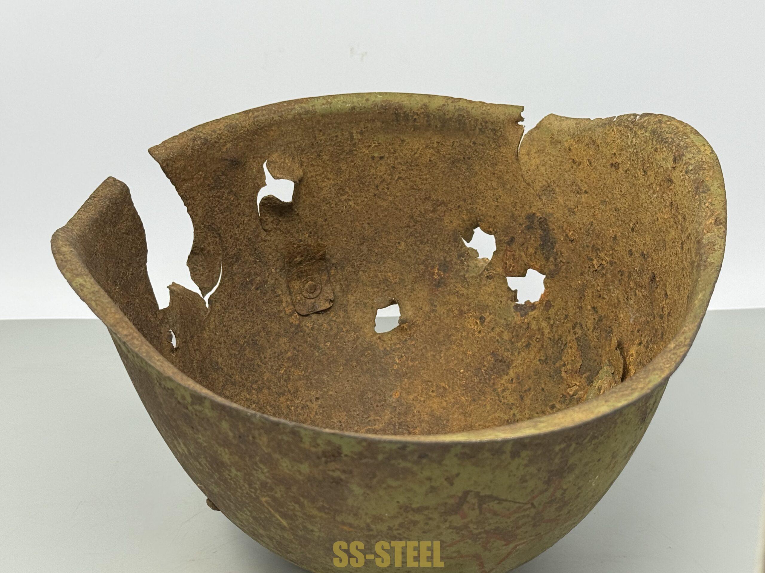 SSH-39 Helmet and RUSSIAN Capture German Heer Buckle--Battle Damaged - Image 14